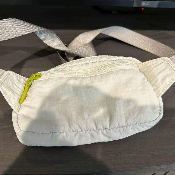 Lululemon Mini Belt Bag - Picture 2 of 3